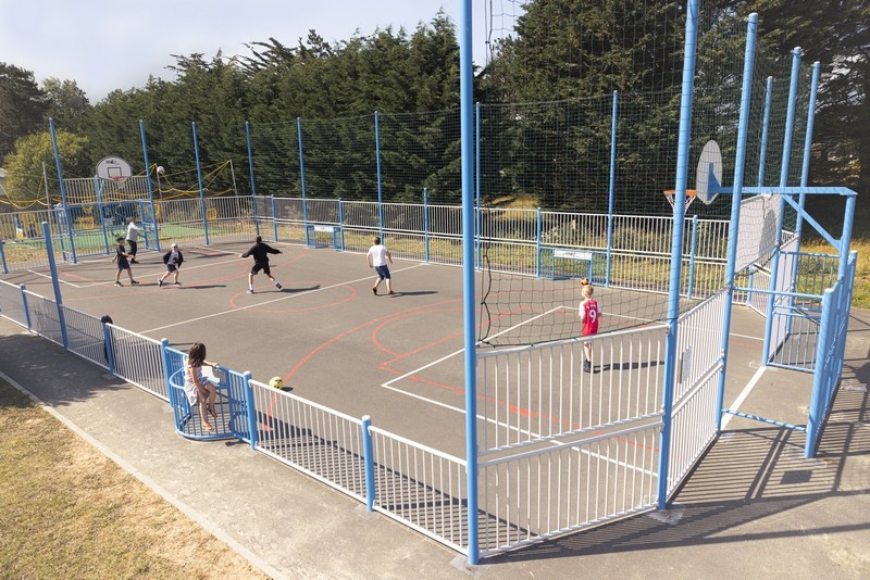 Camping l'Espérance terrain multi-sports jeux pour enfants normandie cotentin